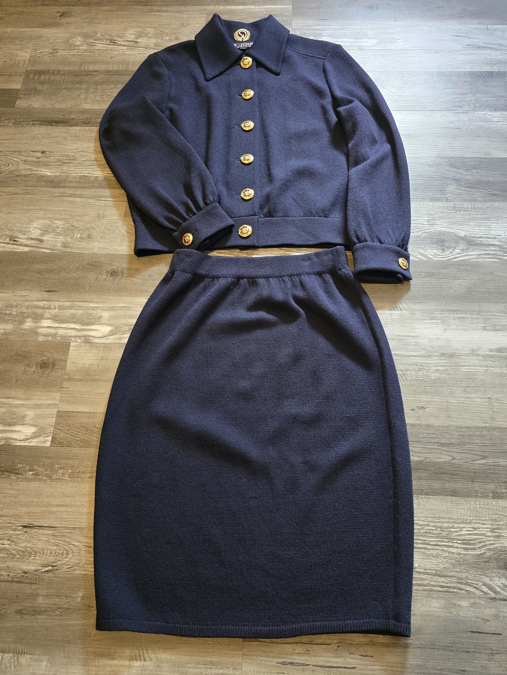 St. John Basics Small Cardigan Jacket Knit Gold Crest Buttons and Skirt Size 6